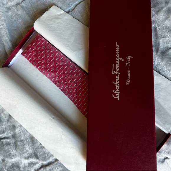 Salvatore Ferragamo Pink Whale Motif Tie - Picture 4 of 5